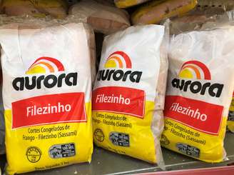 Frango congelado da Aurora em supermercado no Rio de Janeiro
13/08/2020 REUTERS/Ricardo Moraes