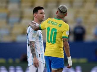 Neymar e Lionel Messi durante fina da Copa América entre Brasil e Argentina no Maracanã
10/07/2021 REUTERS/Ricardo Moraes