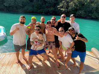 Neymar está curtindo férias com os amigos