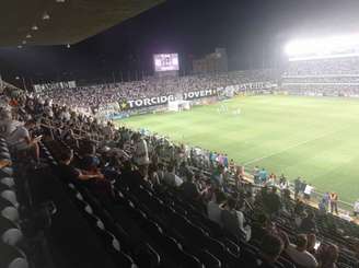 Torcida do Santos lotou a Vila em praticamente todos os jogos liberados para público (Foto: Fábio Lázaro/Lancepress)