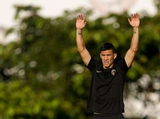 Corinthians é banido pela Fifa e está proibido de registrar novos jogadores por dívida com zagueiro Balbuena 