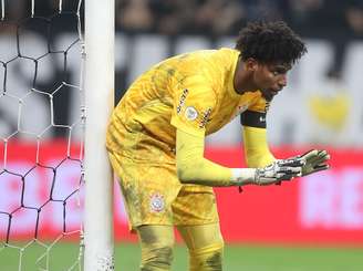 Hugo Souza será o goleiro do Corinthians em 2025, garante Augusto Melo.