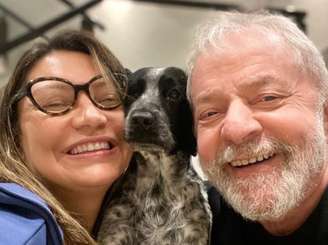 A primeira-dama Janja da Silva publicou uma foto ao lado do presidente Luiz Inácio Lula da Silva nesta quinta-feira, 12