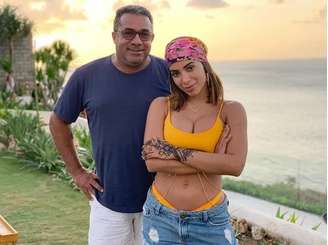 Anitta com seu pai Mauro Machado, o Painitto