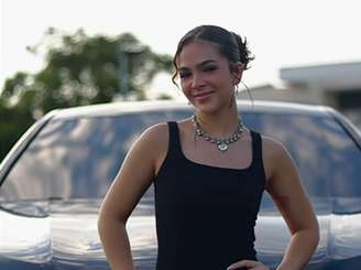 Mel Maia conta que está aprendendo sobre as funções do novo carro