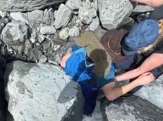 Homem sobrevive após ser esmagado por pedra de 318 kg nos EUA