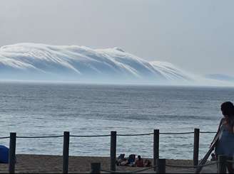 Registro de nevoeiro na praia de Torreira em Portugal