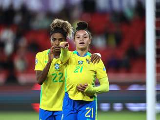 Dudinha celebra gol em vitória contra o Uruguai na semi da Copa América Feminina