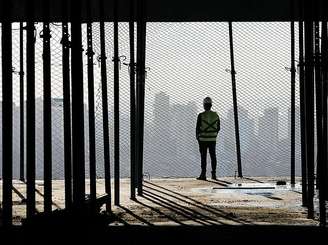 Renda média real do trabalhador foi de R$ 3.679,00 no trimestre encerrado em fevereiro, segundo o IBGE