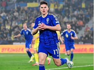 Viktor Gyokeres (Suécia) celebrando seu gol contra a Ucrânia, no dia 26.03.2026. 