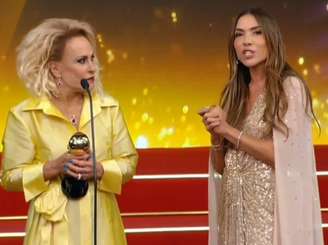 Ana Maria Braga ao lado de Patricia Abravanel, filha de Silvio Santos, durante entrega do Troféu Imprensa no SBT em 2026.