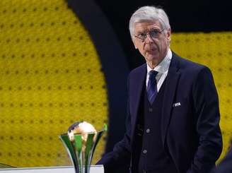 Arsene Wenger é apontado como nome forte para derrotar Gianni Infantino nas eleições da Fifa.