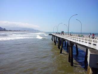 A Plataforma Marítima de Pesca Amadora tem oito metros de altura, e fica em Mongaguá, no litoral sul de São Paulo