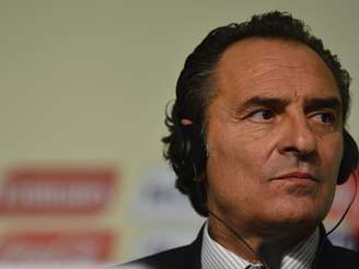 <p>Cesare Prandelli, técnico da seleção italiana, convocou jogadores para próximos compromissos</p>