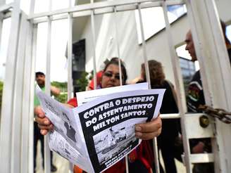 Cerca de 100 manifestantes invadiram o Instituto Lula na manhã desta quarta-feira