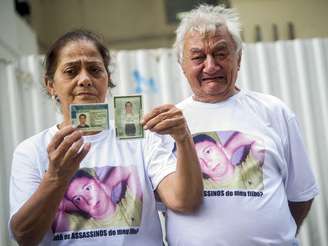 Pais de Bruno Githay Charles se emocionam ao falar do filho único morto na tragédia do dia 25 de janeiro de 2012