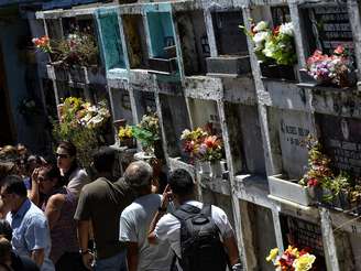 Dezenas de vítimas do incêndio da Boate Kiss foram enterradas em cemitérios de Santa Maria e região