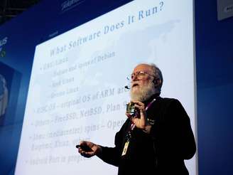 O diretor-executivo da Linux Internacional, Jon Maddog Hall, falou sobre o Raspberry Pi, o computador de US$ 35