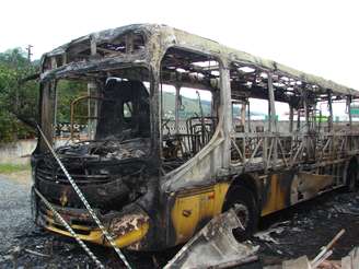 Ônibus foi incendiado no bairro Bela Vista, em Gaspar, em nova onda de ataques em SC