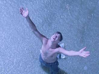 O ator Tim Robbins em cena do longa, que perdeu o Oscar de Melhor Filme em 1995 para 'Forrest Gump'
