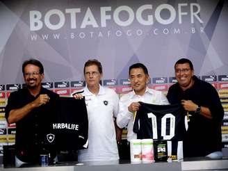 <p>Diretoria do Botatafogo anunciou a Herbalife como patrocinador do clube</p>