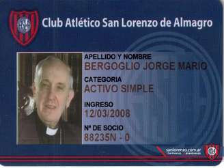 <p>Francisco é torcedor de carteirinha do San Lorenzo e chegou a rezar missa no clube</p>