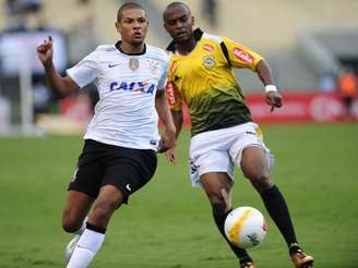 <p>Willian Arão em ação com a camisa do Corinthians</p>