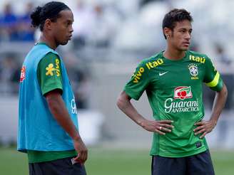 <p>Ronaldinh e Neymar jogarão amistoso da Seleção com bom público</p>