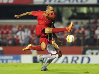 <p>Luís Fabiano já esteve perto de jogar pelo Corinthians</p>