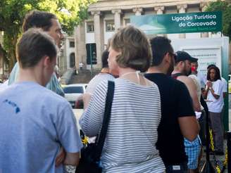 A partir de hoje, para chegar de trem, é preciso que o bilhete de entrada seja comprado pela internet