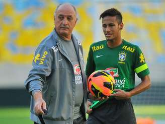 <p>Felipão não quer que todas as responsabilidades recaiam sobre Neymar</p>