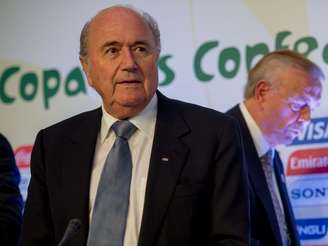 <p>Presidente da Fifa deixará o Brasil para acompanhar Mundial Sub-20 na Turquia, que também é palco de protestos</p>