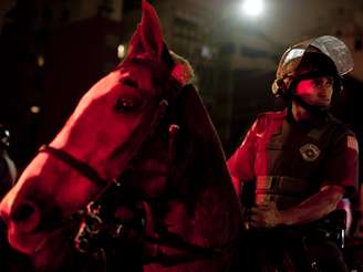 <p>Policiais militares durante confronto com manifestantes</p>