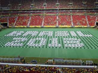 <p>Mosaico forma a sede e o ano da Copa das Confederações</p>