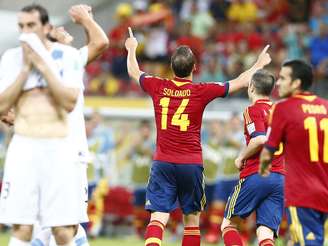 <p>Centroavante Soldado saiu jogando na Espanha e marcou o segundo gol</p>