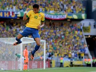 <p>Neymar voltou a marcar um belo gol e garantiu a vitória do Brasil</p>