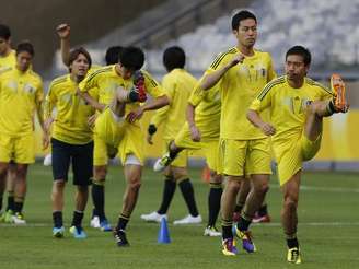 Seleção japonesa faz reconhecimento do gramado do Mineirão na véspera do jogo contra o México