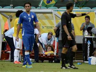 <p>Zagueiro David Luiz foi substituído por Dante no jogo contra a Itália, no último sábado, devido a uma pancada na coxa direita</p>