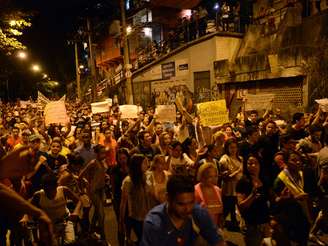 <p>Ao passar pela favela do Vidigal, moradores da Rocinha ganharam adesão de diversos manifestantes no Rio</p>