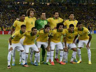 Jogadores brasileiro posam para foto antes da final contra a Espanha