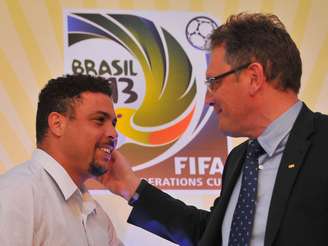 <p>Após Confederações, Valcke se reencontrará com Ronaldo para visitar obras dos estádios da Copa</p>