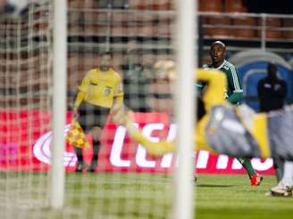 Luiz Felipe bateu direto para o gol e fez o segundo gol palmeirense