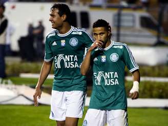 <p>Serginho (à direita) é amigo de Neymar desde a categoria de base do Santos</p>