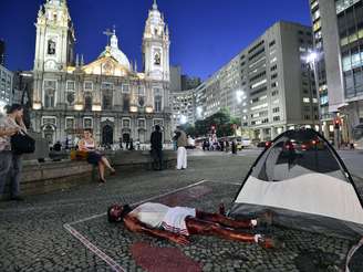 Nesta sexta-feira, uma missa será realizada na igreja da Candelária em memória das vítimas. Em seguida, está prevista uma passeata para lembrar o crime e condenar a violência policial