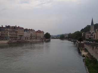 Lyon é cortada por dois rios: o Ródano e o Saône (foto)
