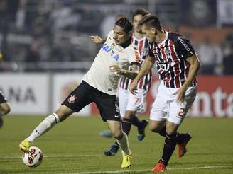 <p>Atacante peruano deve ser substituído por Alexandre Pato no Corinthians</p>