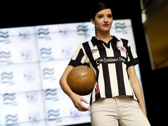 <p>Vitória inspirou seu uniforme na primeira camisa utilizada pelo clube baiano na história</p>