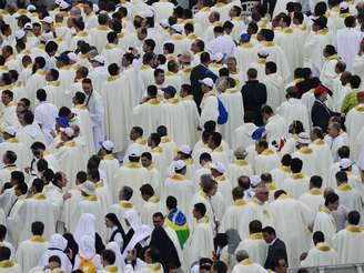 Cerca de 8 mil padres terão a oportunidade praticamente única de participar de uma missa aos pés do papa Francisco