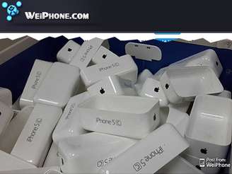Imagem mostra caixas de plástico com inscrição 'iPhone 5C' na lateral, o que indicaria nome do novo modelo