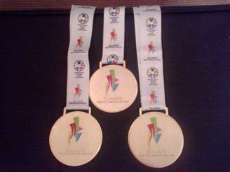 Nadadora Verônica Balsamo exibiu em seu Facebook foto de três das medalhas conquistadas no torneio
